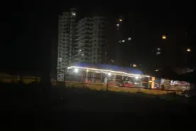 晚上吹着海风听海浪的声音