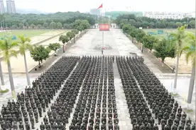 #国庆 为祖国母亲庆生，武警兵哥用最神圣的仪式献礼！ #视觉震撼视频封面