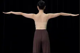 收藏这组动作，七天带你瘦出天鹅臂和少女肩！#瘦手臂 #减掉拜拜肉 #塑形减脂 #改善体态