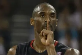 这或许就是科比的影响力，经典庆祝动作画报现身美国男篮法国驻地视频封面