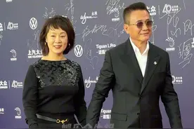 #张志坚 和老婆牵手亮相红毯68岁气场十足#新时代国际电视节