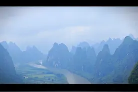 看完雨桂林，不枉过此生。江上青峰，山前白鹭，水中净影