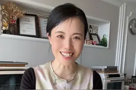 天使蛋糕卷，保姆级教程❗️ 消耗蛋白么蛋糕卷，做虎皮蛋糕的蛋黄来做这个蛋糕卷，无敌好吃，蛋清蛋黄都不浪费哦  香天使蛋糕卷  椰浆90克 玉米油40克 低筋面粉70克 蛋白50克面糊用 蛋白180-190克打发 白砂糖50克 柠檬汁5克  奶油200克 白砂糖12克 椰蓉适量  烘烤温度上火150度下火145度 30分钟 最后7分钟可以抬到中间层上火调160度定皮，这款蛋糕卷毛巾面，不定皮也可以#烘焙 #瑞士卷 #蛋糕卷 #天使蛋糕卷 #虎皮蛋糕卷
