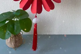 用彩纸做好看的新年挂饰吧，非常简单#手工diy #幼儿园手工 #新年手工视频封面