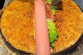 简简单单吃个巨无霸鸵鸟蛋火腿煎饼果子！！#路边摊美味 #街头美食 #街边小吃 #煎饼果子视频封面