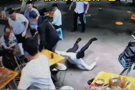 大爷：我不上桌你们敢动筷？#专治不开心 #看一遍笑一遍 #搞笑配音视频封面