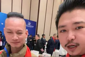 今天王老板混了个美食评委当，终于可以请村长吃大餐了！哈哈 #王老板视频封面
