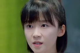 女孩震惊的发现，闺蜜竟和自己喜欢的男生在接吻#一起追剧