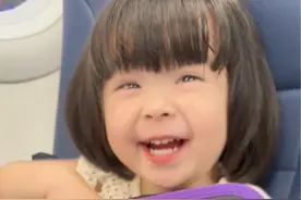 你们就说像不像吧。#多多妹 #我们是萌妹 #捂嘴笑视频封面