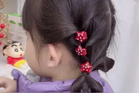 女宝头发不长不短，就这样扎起来，简单易学 #手残党也能学会的发型 #过年就要美美哒 #生女儿就是用来打扮的 #儿童编发