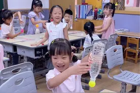 张园长上班日常———科学小游戏 科学小游戏，水吸乒乓球，带孩子们感受大气压强 #张园长的上班日常 #幼儿园 #科学小实验 #趣味实验 #趣味游戏视频封面