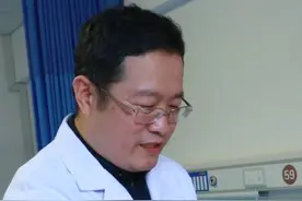 腰椎间盘突出压迫神经，疼的睡不着觉，腿胀#腰椎间盘突出 #骨科医生 #脊柱微创 #骨伤科鹿洪辉视频封面