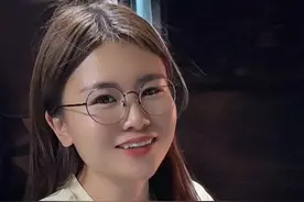 “生活会告诉你什么叫身不由己，压力会告诉你 什么叫无可奈何” 5天6000km，3装5卸完成一个来回✅继续下一趟#开卡车的女人#生活视频封面