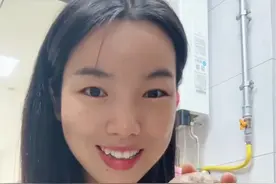 陪女儿减脂的第158天，上称日。做个冷藏发酵的全麦素包子吧～ 很多姐妹说冷藏发酵发不起来面，今天再给大家分享一遍冷藏发酵全麦面团的小细节吧～做了个全麦素馅包子，蓬松暄软，不爱吃青菜更不爱吃素包子的豆豆，大口大口吃了两个呢～有点长，有点啰嗦，但这样应该是说清楚了的，有需要的姐妹可以参考一下。一周又过去啦，小姑娘已经离目标越来越近了，大家都离自己的目标还有多远呢？#生活化减脂 #日常做饭  #我的厨房日记 #体重打卡 #全麦馒头