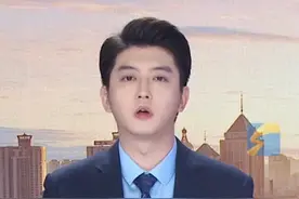6月15日（报道），华莱士鸡腿被曝爬出活蛆虫 ，商家补送鸡腿遭拒后又给顾客赔偿100元 ，店长：我们也好奇蛆是哪里来的。#华莱士 #鸡腿 #食品安全