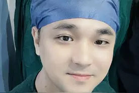 宫颈癌高发年龄一般是45-55岁，但是近年来宫颈癌的发病，有越来越年轻化的趋势。因此今天通过这个文案让大家认识一下宫颈癌的三级预防，只要做到了就可以与宫颈癌说声再见。 一级预防安全性行为、接种宫颈癌疫苗。目前我国获批的宫颈癌疫苗有三种价型。不同价型的疫苗，价格、所预防病毒的种类也不同，均适合9-45岁女性（包括45岁）。 二级预防：《中国宫颈癌综合防控指南》推荐，女性从25岁就开始进行宫颈癌筛查(有性生活以后)。建议25岁至29岁女性每3年进行细胞学筛查就是所谓的tct；30岁至64岁女性首选联合筛查（hpv和tct），筛查结果没有问题可以每3年筛查1次；大于65岁的女性，如果过去10年筛查结果都没有问题，可以停止筛查。 三级预防：主要是对筛查出宫颈上皮有病变的患者进行正确及时的干预和治疗。一旦确诊宫颈有癌前病变，或者任何期别的宫颈癌，由妇科医生进行规范化治疗，早期宫颈癌仍有很大的机会可以治愈。 通过以上的讲述应该可以明白，接种宫颈癌疫苗是我们狙击宫颈癌的第一道关卡。接种完疫苗或者错过疫苗年龄的，定期的宫颈癌筛查就是我们的第二道关卡，只要我们把握这两道关卡就可以与宫颈癌越走越远，最后一段关卡就是针对早期病变的治疗，通过三道关卡我们就可以与宫颈癌say goodbye了。现在你知道了吗？[呲牙]全网比较简单易懂的三级预防如果有用可以转发有需要的人😀#如有不适请及时线下就医 #三级预防视频封面