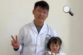 针对鸡胸 漏斗胸 肋骨外翻 宝妈宝爸们可以和我一起进行胸壁健康操 能有效的矫正孩子的胸壁畸形#儿科医生 #门诊故事 #鸡胸 #漏斗胸 #肋骨外翻视频封面