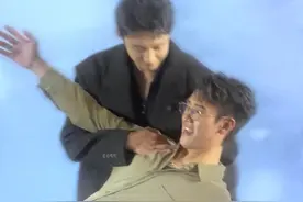 传下去！江成屹把文师哥撂倒了！#网剧冬至 #冬至抖音追剧团 #黄景瑜把王天辰撂倒了视频封面