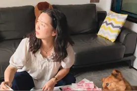 上次偷钱被揍成表情包，这次终于凭实力搞到手了#这狗子打小就精 #小狗的爱永远真诚而热烈 #狗狗成精了视频封面