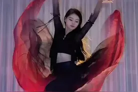 “她脱下那一袭红色的嫁衣…”#舞蹈 #变装 #歌曲红嫁衣 #红嫁衣张德伊玲视频封面
