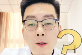 哪个季节做手术更合适？ 下肢静脉曲张，春夏季做还是秋冬季做？有些准备做这个手术的朋友呢他就对这个问题呢特别的纠结。直接说结论，老年人建议在春夏季做，年轻人四季均可以做。老年人本身的伤口愈合就比较慢，同时很多人有可能会合并一些合并症，比如糖尿病，导致伤口愈合慢，甚至不容易愈合。此外秋冬季衣着比较厚重，做完手术之后也会影响病人的活动。春夏季人体新陈代谢比较快这样伤口也容易愈合，所以老年人建议在这个季节完成手术。当然，春夏季做也不是没有缺点，由于天气热容易出汗，也可能增加感染风险。最后，春夏季人体的静脉容易扩张，所以对于有一些闭合过的血管也可能会产生一些影响。总结来说，两种时间段做手术各有利弊，根据自己的情况选择合适的时间尤为重要。 #静脉曲张 #下肢静脉曲张 #手术 #硬核健康科普行动 #医学科普仅供参考如有不适请线下就诊