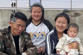 #记录真实生活 #农村美食  凉拌牛皮，虽然好吃，但是这个东西做起来还是不简单 只要姑娘们喜欢吃 我尽全力以赴拌给她们吃