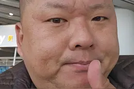 如果这要是摆拍，那真不如秦朗的作业，最起码还能娱乐大众~ #劳斯莱斯女车主 #抖音汽车视频封面