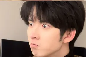 一到秋冬，为了牵手，付出了太多……#情侣日常 #静电 #真实还原 #科普 #粉色静电