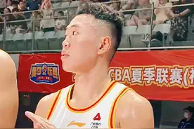 深圳男篮进入大鸟后时代 贺希宁得挑起大梁 #贺希宁 没去打#超三 也没被自媒体说得去#山东男篮 继续在#深圳男篮 挑大梁 会想念#沈梓捷 吗 今晚CBA夏季联赛深圳福田站 深圳男篮对阵天津男篮视频封面