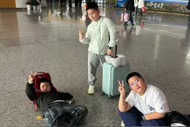 姜家三太子抵达海南#娥家班 #娥哥随拍 #娥哥的兄弟们#忘年交@娥哥日常 @娥嫂视频封面