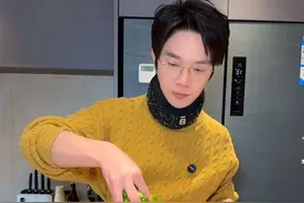 普通人在重庆工作日的一天，美好的一天从收拾房间开始，日子很难周全所有，你开心它就幸福，自己喜欢的生活就是最好的生活 #记录真实生活 #vlog日常 #平平淡淡小日子 #感恩所有的相遇 @DOU+小助手 @抖音短视频视频封面
