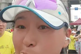 武汉马拉松太好吃了吧#武汉市民给马拉松选手送特色美食视频封面
