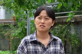 今天和小美收拾一下昨晚被暴风雨吹翻的房顶#我的乡村生活 #2024新农人计划 #抖音助农视频封面