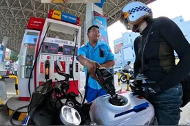 最省油的摩托车不接受反驳#女骑 #宝马3r #交通安全视频封面