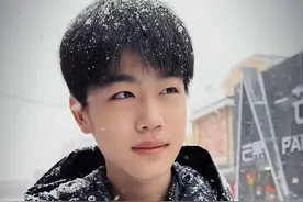 长白山下雪了，和我一起看长白山的雪❄️视频封面