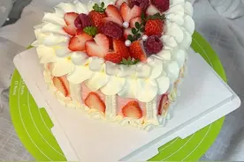 #制作过程 #技术培训 #手把手教学 #蛋糕抹面 爱心草莓🍓视频封面