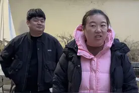 老话说外甥随舅，那我得先阻止他抱娃，都说娃娃第一个见谁，长得像谁，他那个小眼……哈哈哈哈#我们一家的平淡生活 #内容过于真实 #接地气视频封面