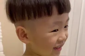 小海豚：只要我反应够快，到嘴的零食就不会飞！ #内容过于真实视频封面