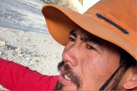 登顶K2后下撤，一天徒步了17个小时，走了45公里！ 小队四人面临各种危险，九死一生，现在想想都后怕，这K2徒步比登山难啊。#乔戈里峰 @DOU+小助手 @抖音短视频