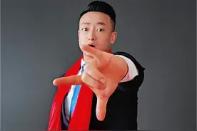 东方红VS拜年 大年初一给大家拜年啦，祝愿大家蛇年吉祥如意，福运连连，愿您“新年好日日好”！#新年祝福 #大年初一 #蛇年第一条抖音我先发 #拜年就说阿玛特拉斯 #东方红🔥视频封面