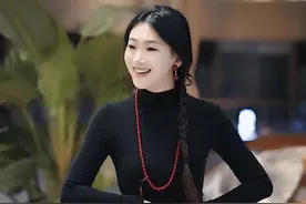 看藏族小姐姐穿藏服  你学会了吗？#藏服穿搭 #最炫民族风 #藏文化 #好听的藏语歌 @金初