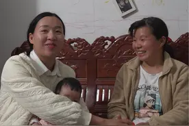 要给姑姑发工资了，想起她以前在厂里上班挺心疼她的，虽然说在我们自己家她也闲不住，但一家人在一起互帮互助都很开心视频封面