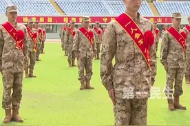 三亚举行2025年上半年新兵入伍欢送仪式，一批热血青年即将踏上军旅征程，为国防事业贡献力量。视频封面