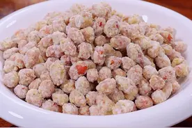 把鸡蛋倒进花生里，出锅就是全家老小都爱吃的挂霜花生，香甜酥脆，特别的好吃#挂霜花生米 #糖霜花生米 #花生米  #年夜饭提前学视频封面