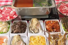 下班回家来个家庭版的海底捞 #下班后的日常#省饭课代表#海底捞#烫一下就卷花 #拉面范刀削面视频封面