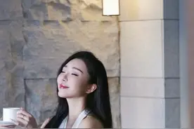 在海平面上的半岛尽头，有一座屹立在凤凰山畔的“海上宫殿”，远离尘嚣，遇世独立，为旅人营造“孤独”的度假感，他便是青岛涵碧楼酒店 #青岛涵碧楼#汤泉 #海景酒店 #度假酒店 #旅行推荐官视频封面