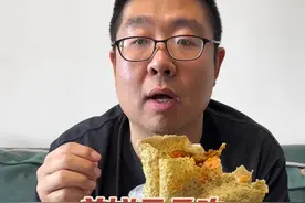 天津早点吃法教程之煎饼果子篇 #天津早点吃法教程 #煎饼果子 #天津美食 #520满分礼物 #520一种很高端的要礼物方式