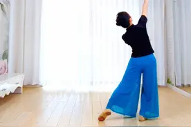 父亲节舞蹈《老父亲》背面完整版带跳，早上六点下午三点直播间公益教学，编舞花与影#零基础学舞蹈 #翻跳舞蹈 #爱舞蹈爱生活视频封面