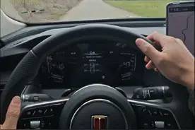 新手司机开车上路，总是有一个错觉，那就是感觉车比路还要宽，其实这是因为缺乏车感导致的，今天，我教你几个小技巧，快速的提升车感 #每天一个用车知识 #驾驶技巧 #新手上路 #抖音汽车 #开车技巧视频封面