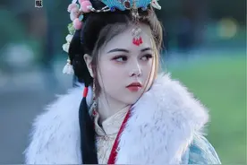 给外国人体验汉服第127天～这位妹妹有点红楼梦的感觉#汉服在国外 #给外国人体验汉服视频封面